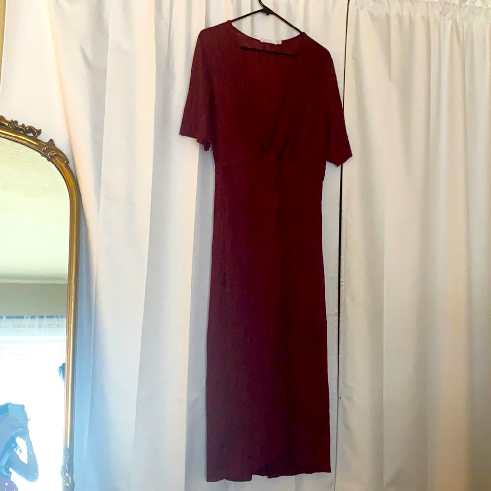 Gorgeous Bordeaux midi dress, front slit